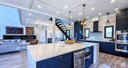 Luxury Lilac Lakehouse: 4 Suites