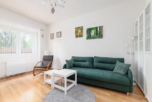 Apartment | Wohnzimmer | 37-Zoll-Flachbildfernseher mit Digitalempfang