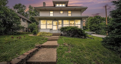 Cozy 5br Boho Retreat, 5 minutes from UNMC!