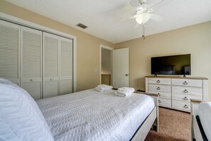 4 bedrooms, desk, iron/ironing board, travel crib