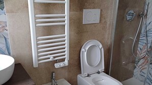 A bathroom with a bidet, a toilet, a sink, and a shower. - amarena garden house (Matera)