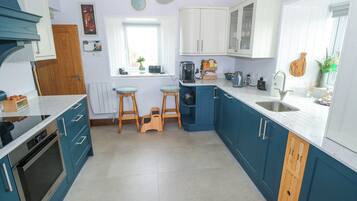 Dishwasher, cookware/dishes/utensils