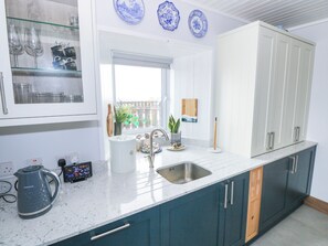 Dishwasher, cookware/dishes/utensils