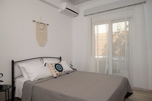 2 bedrooms, in-room safe, iron/ironing board, free WiFi