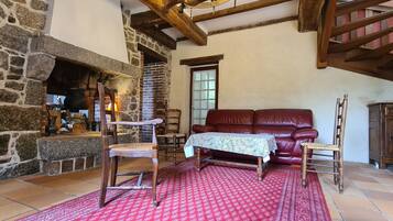 Fernseher, Kamin, DVD-Player, Stereoanlage