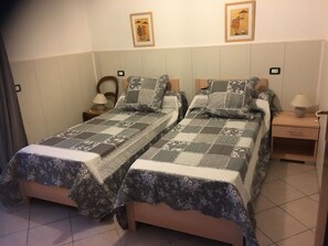 2 bedrooms, iron/ironing board - A LOIUER VILLA LA TORRE DI BARIBARISARDO SARDINIA (Torre di Bari)
