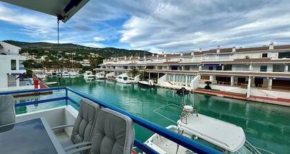 Luxury 2-Bed Marina Apartment in Alcossebre overlooking the Mediterranean!