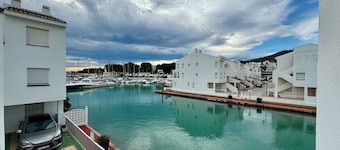 Luxury 2-Bed Marina Apartment in Alcossebre overlooking the Mediterranean!