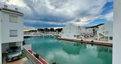 Luxury 2-Bed Marina Apartment in Alcossebre overlooking the Mediterranean!