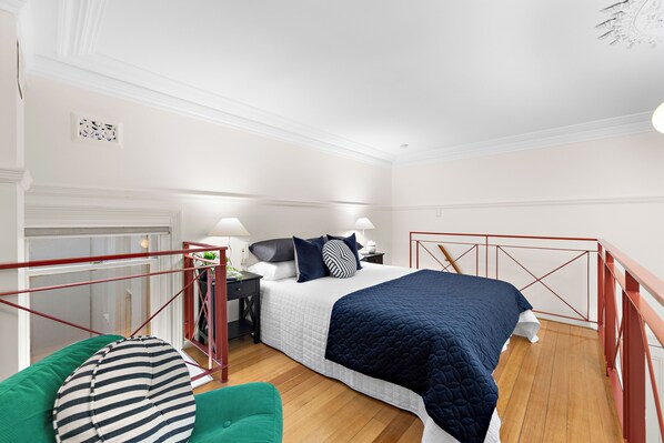 2 عدّة غرف نوم ومكواة/لوح كي وواي فاي وملاءات أسرّة