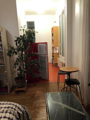 1 chambre, fer et planche à repasser, Wi-Fi, draps fournis