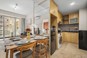 Appartement, 2 chambres, vue ville | Cuisine privée | Grand réfrigérateur, micro-ondes, plaque de cuisson, cuiseur de riz