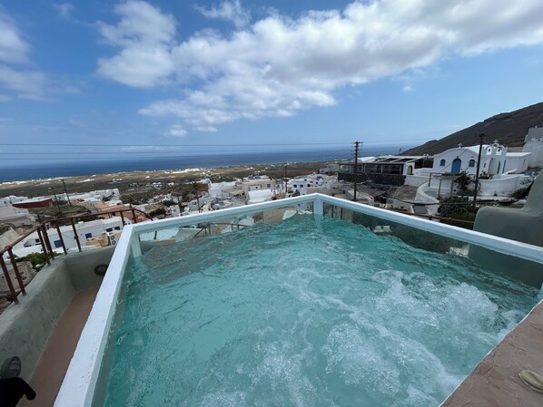 Tina de hidromasaje al aire libre