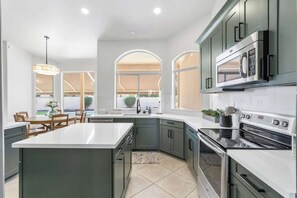 Fridge, microwave, oven, stovetop - Cactus Cove · Relax & Unwind in Quiet Cactus Cove -4 KING BEDS (Avondale)