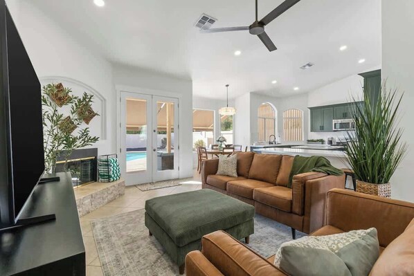 TV - Cactus Cove · Relax & Unwind in Quiet Cactus Cove -4 KING BEDS (Avondale)