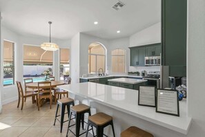 Fridge, microwave, oven, stovetop - Cactus Cove · Relax & Unwind in Quiet Cactus Cove -4 KING BEDS (Avondale)