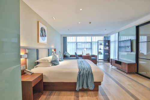Executive Double Room | Premium bedding, down comforters, memory foam beds, free minibar