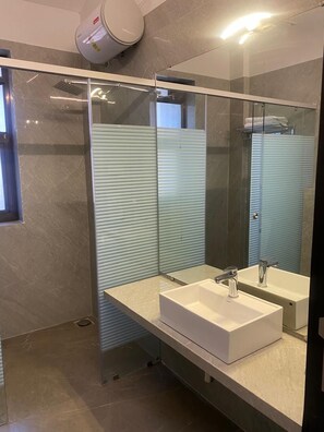 Bathroom - Shreejee Villa (Mahabaleshwar)