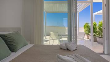 Doppia Superior, balcone | Minibar, una scrivania, postazione laptop, Wi-Fi gratuito