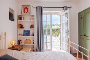 4 bedrooms, iron/ironing board, travel cot, free WiFi