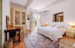 4 chambres, fer et planche à repasser, lit parapluie, Wi-Fi gratuit