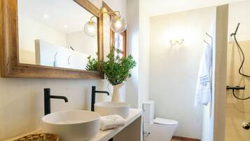 Een douche, een haardroger, zeep