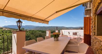 Casa Joan de Fontsagrada, house in a pre-Pyrenean village ideal for cycling routes.