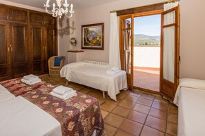 5 sovrum, strykjärn/strykbräda och sängkläder