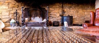 Casa Joan de Fontsagrada, house in a pre-Pyrenean village ideal for cycling routes.