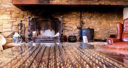 Casa Joan de Fontsagrada, house in a pre-Pyrenean village ideal for cycling routes.