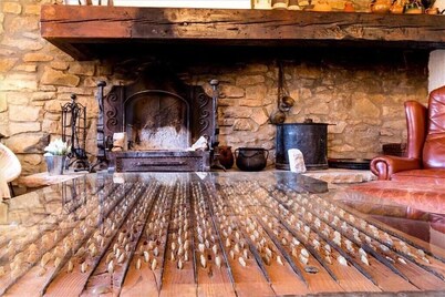 Casa Joan de Fontsagrada, house in a pre-Pyrenean village ideal for cycling routes.