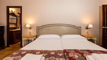 5 bedrooms, iron/ironing board, bed sheets