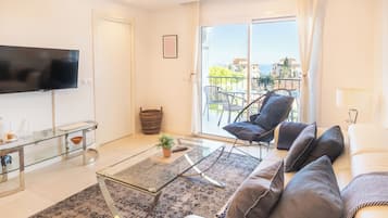 En 21-tommers smart-TV med kabel-kanaler