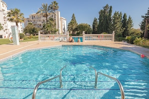 حمام سباحة