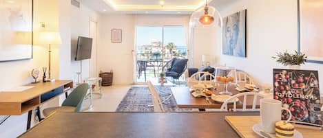 Honeymoon Apartment, Multiple Bedrooms, 2 Bathrooms (Luxury Family Riviera Del Mar) | Dining
