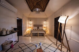 Tenda Deluxe | Biancheria da letto di alta qualità, materassi Select Comfort, minibar