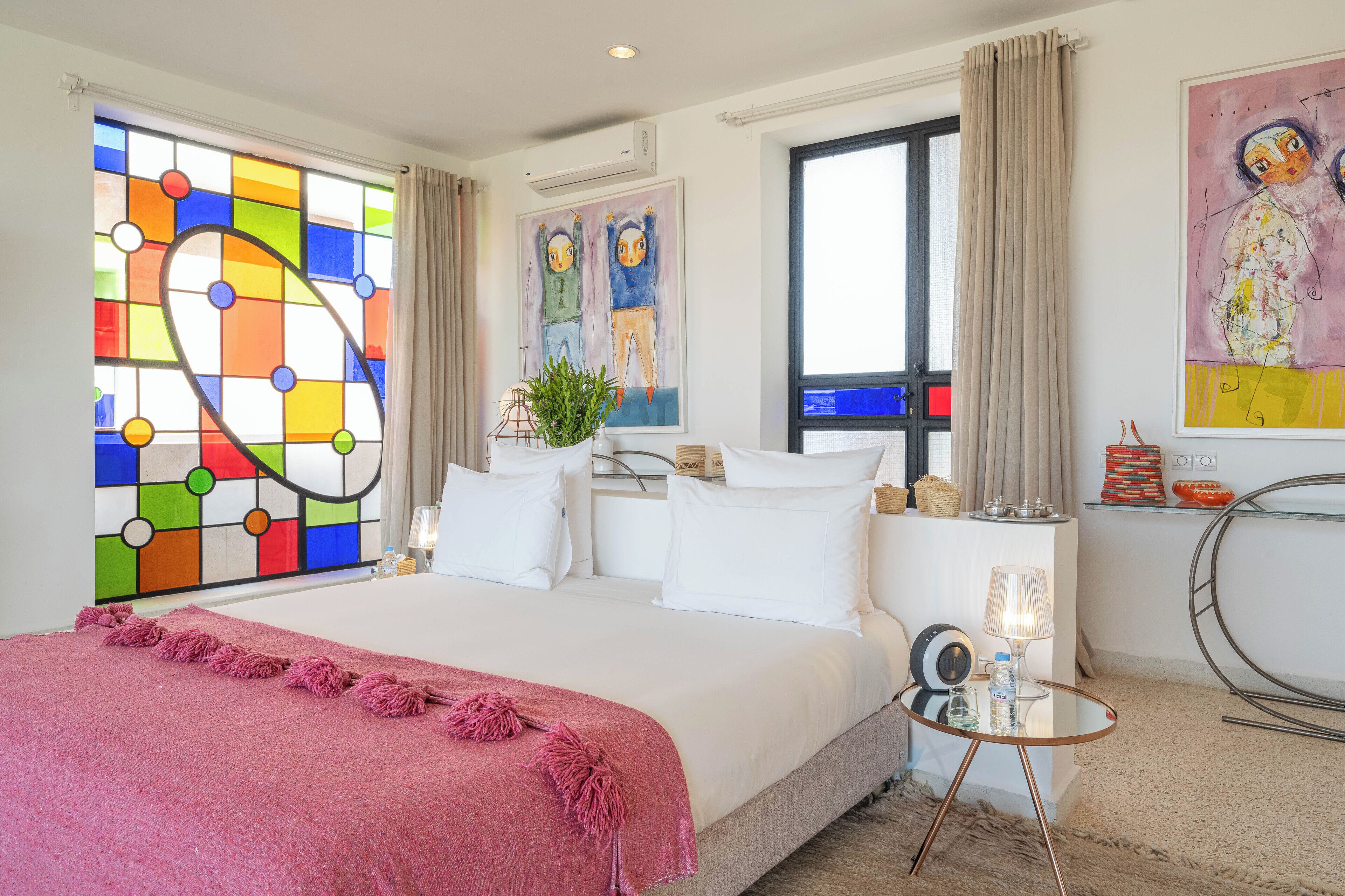 Phòng Suite Cao cấp, quang cảnh hồ bơi | Nệm Select Comfort, minibar, két bảo mật tại phòng, phòng cách âm 