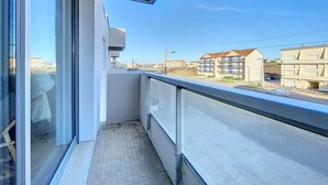 A balcony with a view of residential buildings. - Ideal Beach T2 Cabin with Parking, Pets Allowed (Cucq-Stella Plage)