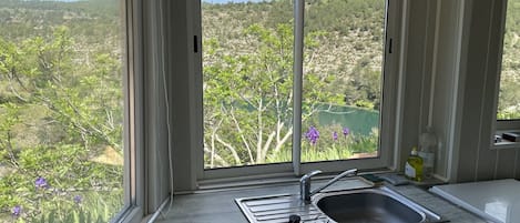 Geladeira, micro-ondas, fogão