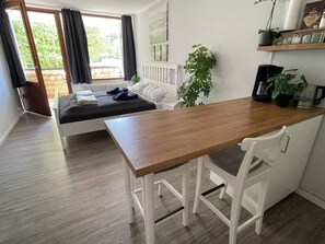 1 chambre, coffres-forts dans les chambres, fer et planche à repasser