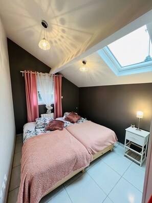 4 Schlafzimmer, Bügeleisen/Bügelbrett, Bettwäsche