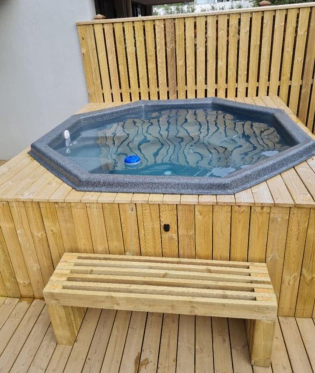 Bain à remous extérieur