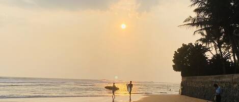 Una spiaggia nelle vicinanze, teli da spiaggia