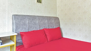 Desk, laptop workspace, free WiFi, bed sheets