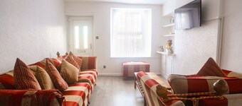 2-bed Apartment, Sleeps 6, 8-min Walk to Centre