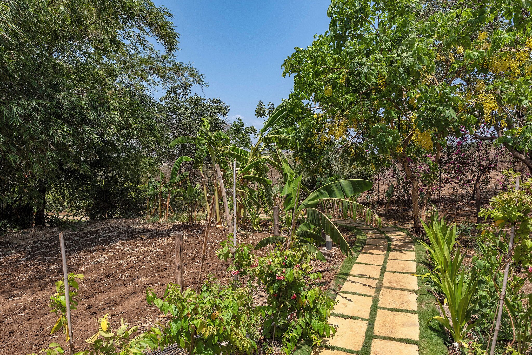 Pintu masuk properti