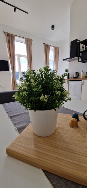 Televisión de pantalla plana de 45 cm con canales vía satélite 