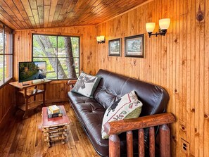 TV - Lakeside Lodge - Lakeview Cottage on 7th Lake (Inlet)