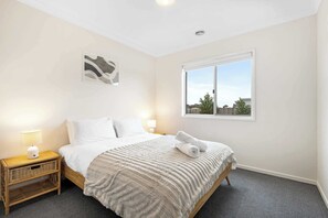 3 quartos, ferros/tábuas de passar roupa, Wi-Fi, roupa de cama