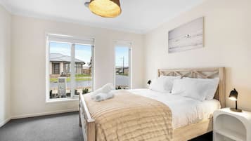3 bedrooms, iron/ironing board, WiFi, bed sheets